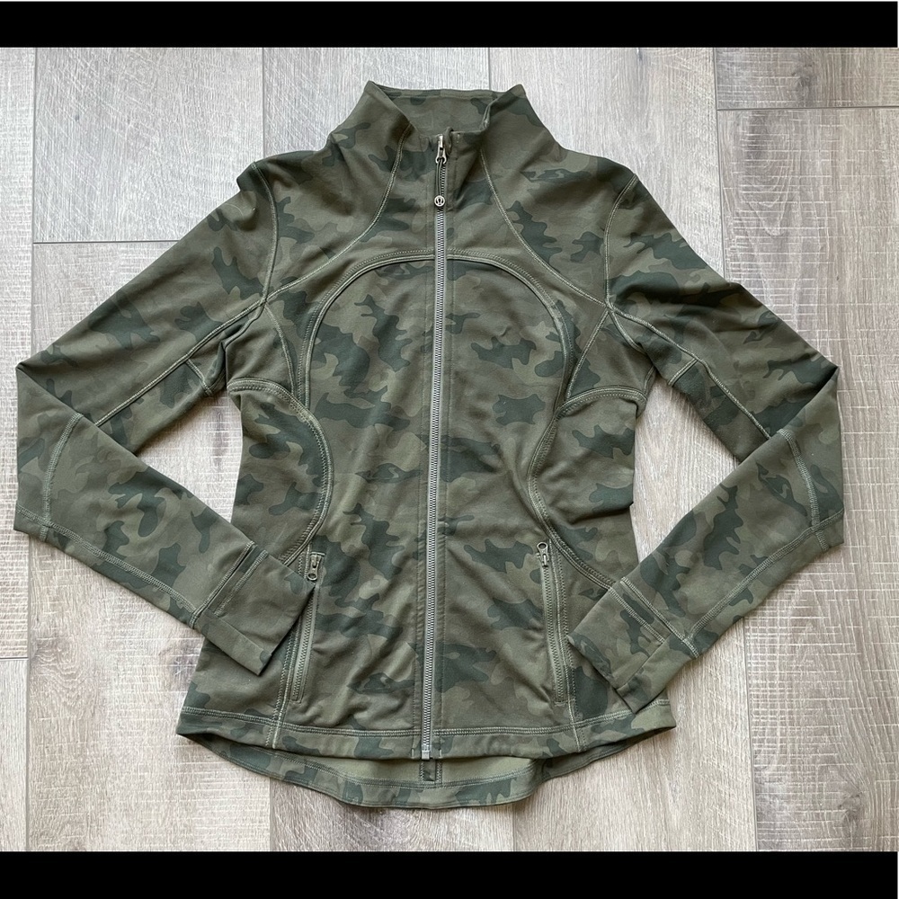 Lululemon Forme Jacket *Cuffins in Savasana Camo 20cm Fatigue Green
